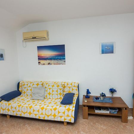 Apartment Rb Omisalj Exterior photo
