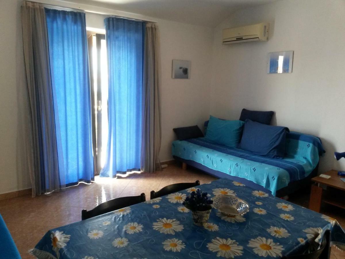 Apartment Rb Omisalj Exterior photo