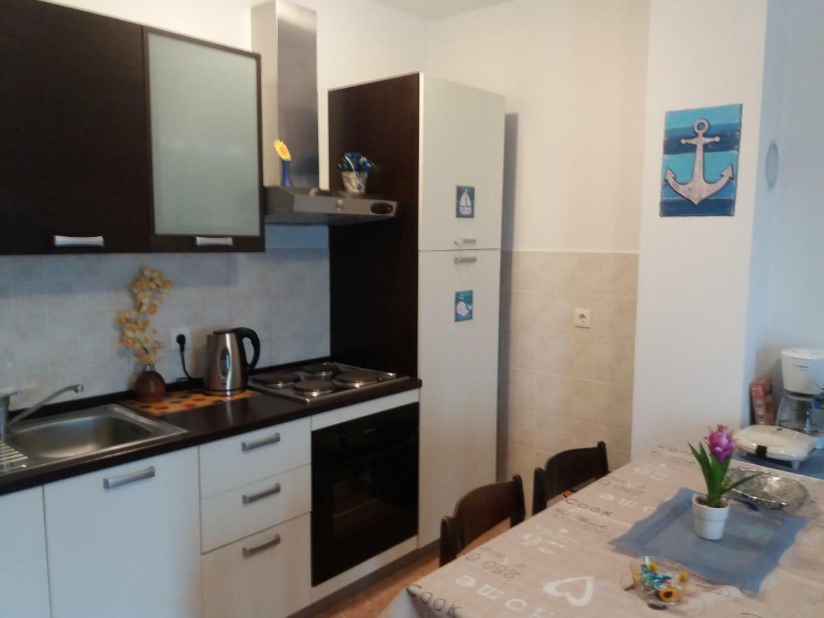 Apartment Rb Omisalj Exterior photo